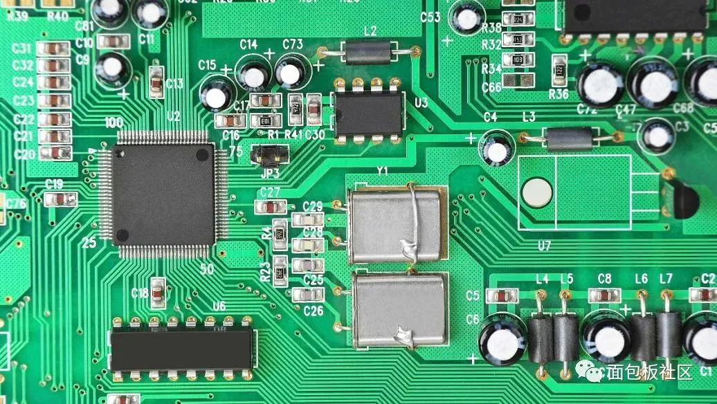 包含了元件的电路板